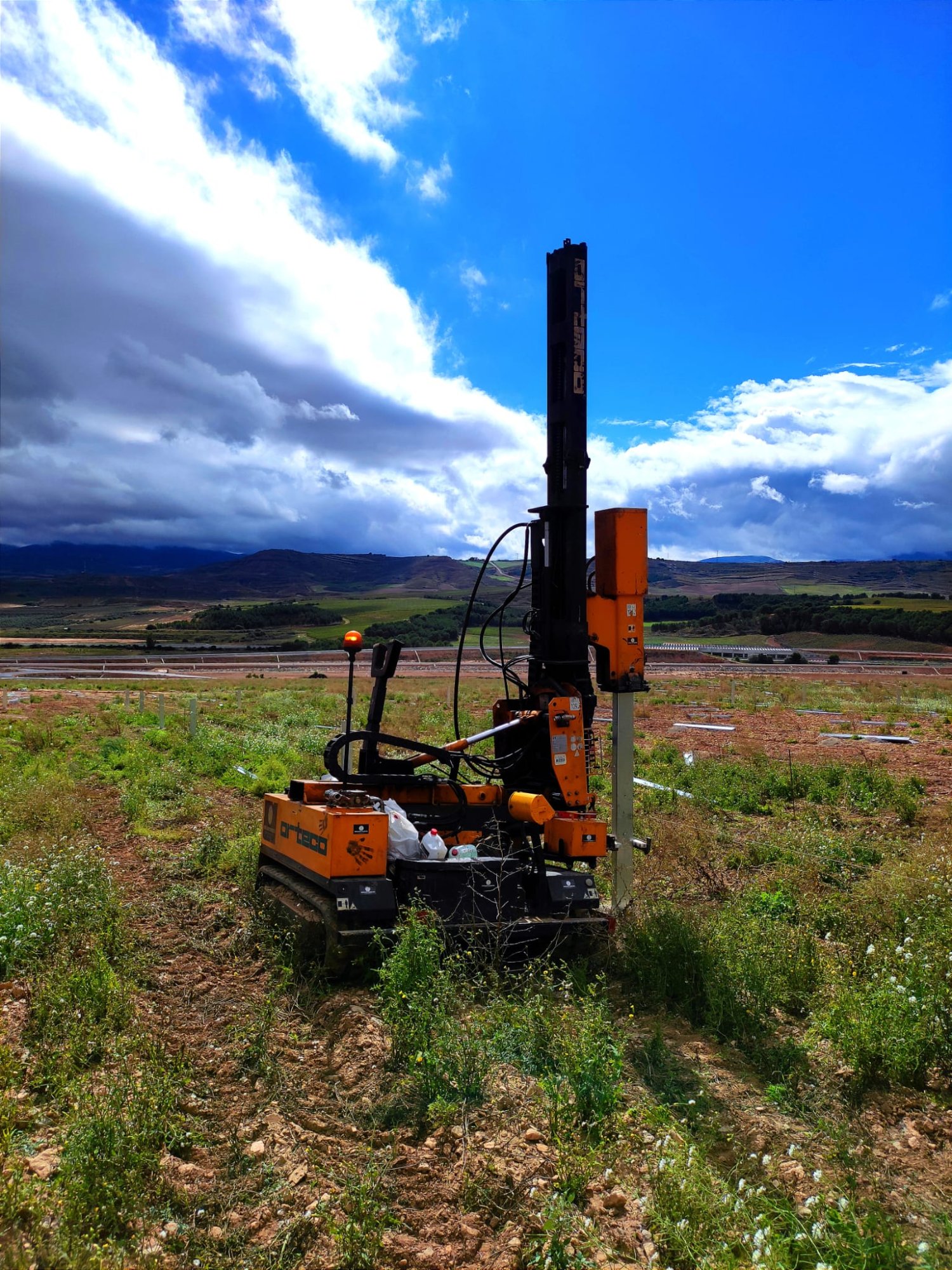 Orteco al atardecer en planta solar
